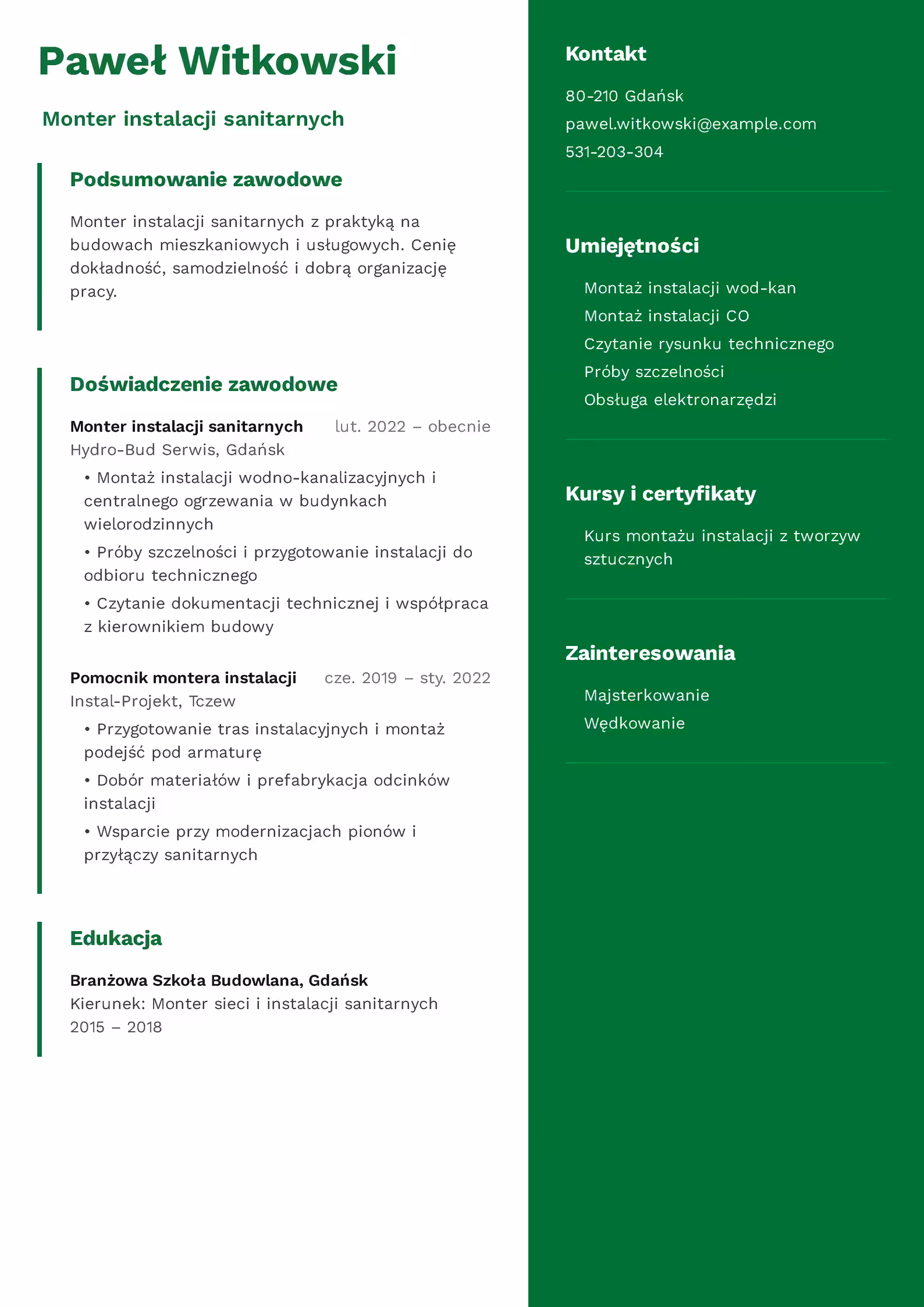 Monter instalacji sanitarnych przy pracy